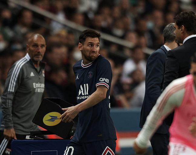 Ganó el PSG de Messi pero el astro fue reemplazado y hay polémica
