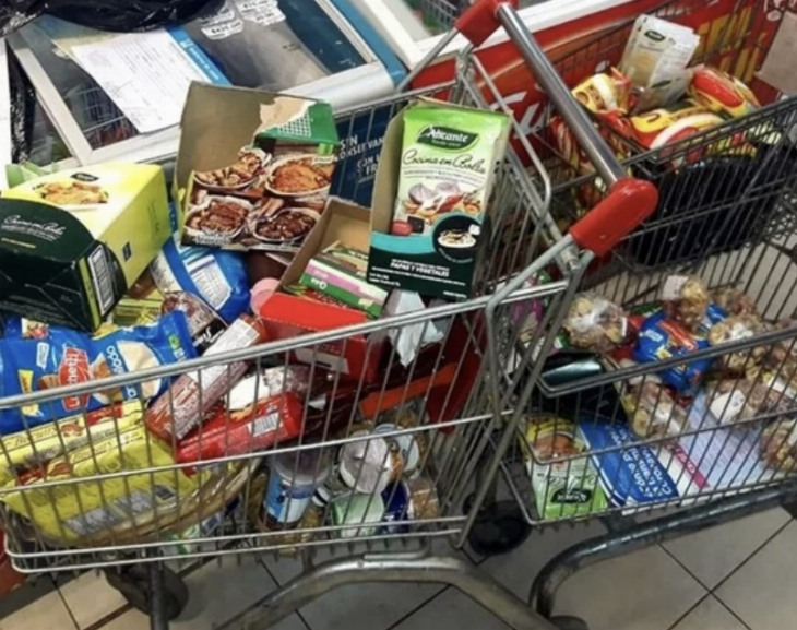 Los detuvieron por robar dos carros de mercadería en un supermercado