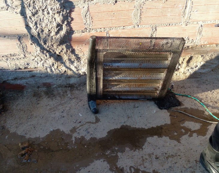 Tenía encendida la estufa a leña y se le quemó parte de la casa