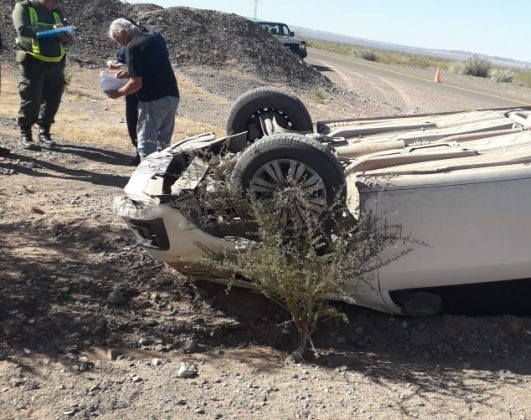 Por un vuelco de película un menor y su mamá quedaron internados 