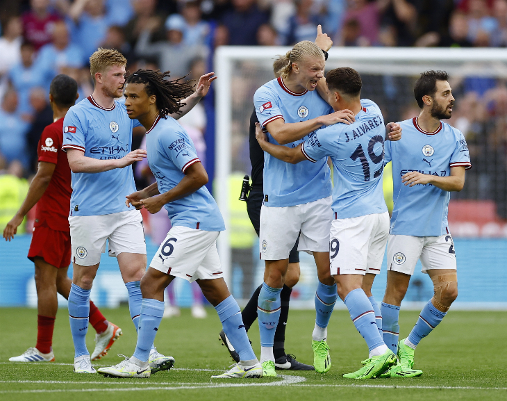 Julián Álvarez metió su primer gol en el Manchester City aunque no alcanzó