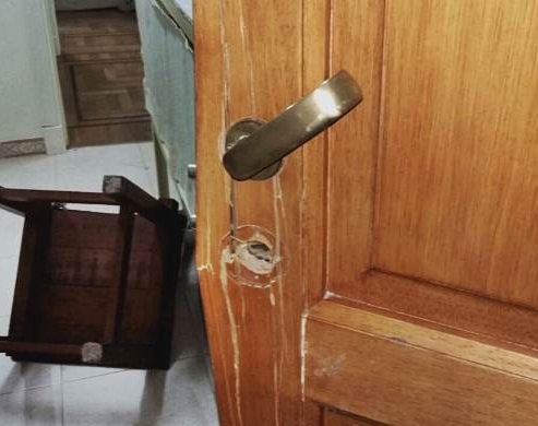 Entradera: le reventaron la puerta y le robaron 100 mil pesos