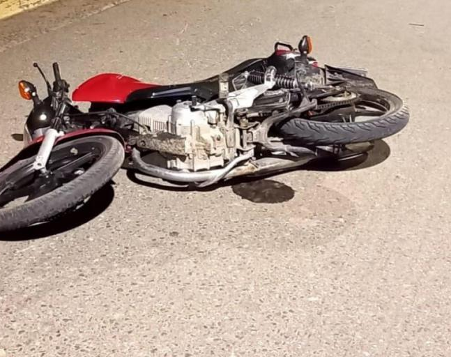 Un motociclista quedó grave tras caer de su moto 