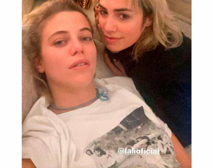 Lali Espósito y Justina Bustos compartieron una foto a los besos y luego la eliminaron