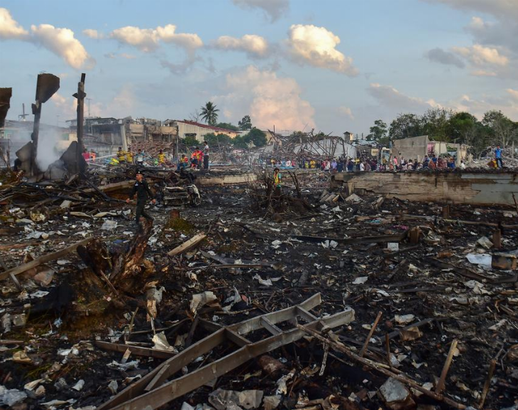 Nueve muertos y más de cien heridos por la explosión de una fábrica de pirotecnia en Tailandia 