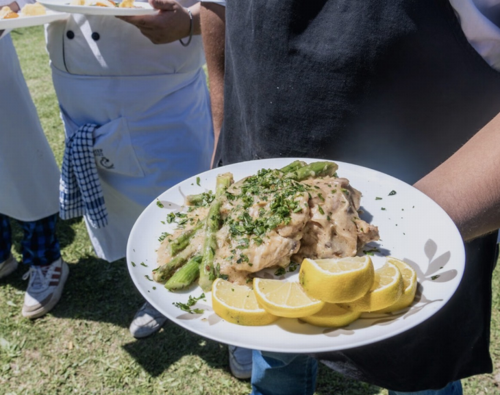 Récord en Médano de Oro: prepararon el risotto de espárragos más grande del mundo