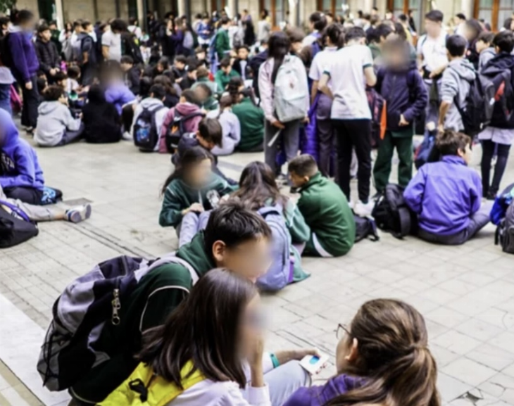 Alumnos de la Normal Sarmiento reclamaron por problemas en los Baños 