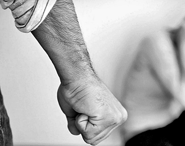 Va preso por golpear a su pareja y extorsionarla con imágenes íntimas