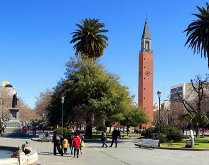 Dos adolescentes internadas por ser golpeadas en la Plaza 25 