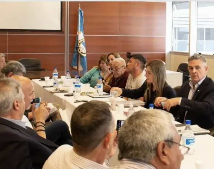 El Gobierno le ofreció a los docentes $200 mil de básico, 15 % para agosto y actualizaciones 