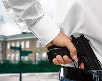Un hombre fue condenado por amenazar a su ex con "descargarle la pistola" encima