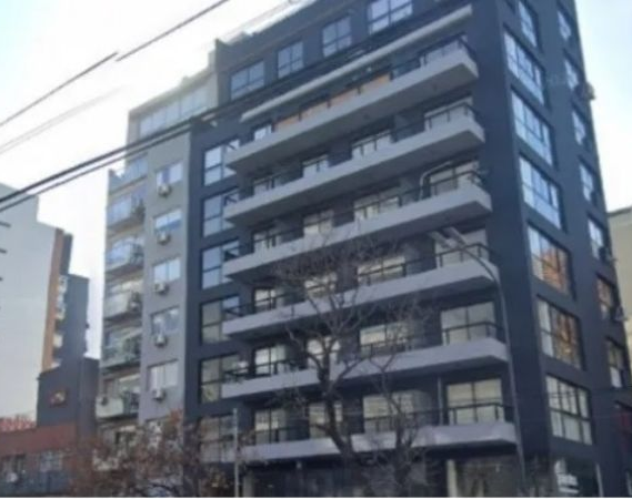 Quedó encerrado en la terraza y murió al caer desde un décimo piso