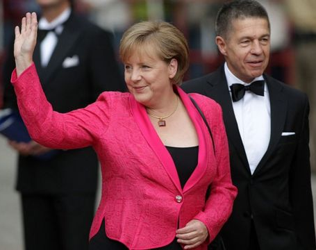 Le robaron a Angela Merkel mientras hacía las compras en un supermercado de Berlín
