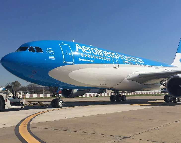 Detuvieron a una azafata de Aerolíneas por una amenaza de bomba a un vuelo