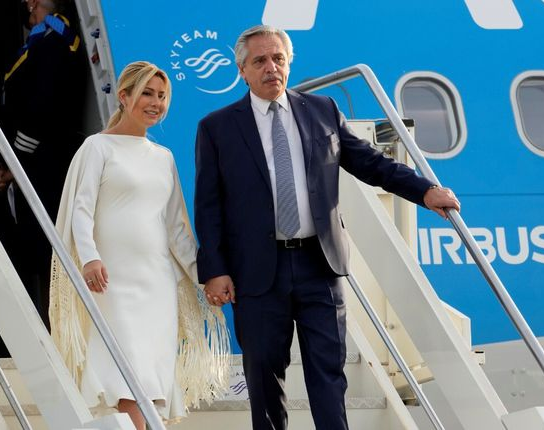 El presidente viaja a la asamblea de la ONU: condenará el atentado contra Cristina