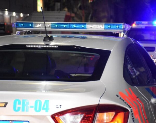 Una sanjuanina llegó a su casa y vio cómo la estaban desvalijando