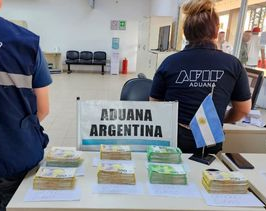 Aduana descubrió 340.000 de euros ocultos en la ropa del maletero de un micro de larga distancia