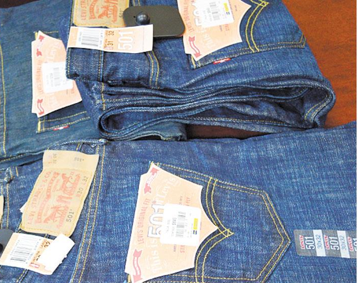 Irá presa por usar a su hijo para robar: embarazada quiso hurtar pantalones con un menor