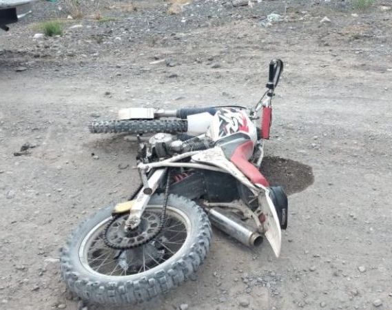 Choque auto-moto dejó a un joven internado en el Hospital Rawson