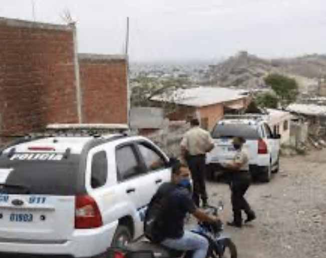 Estado de sitio y toque de queda en algunas regiones de Ecuador tras el asesinato de un alcalde