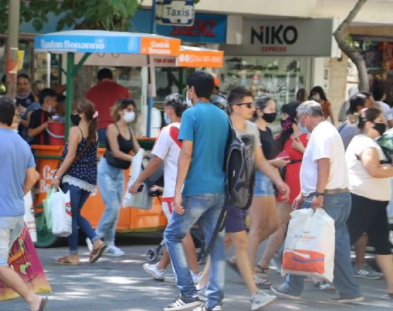 Compras de última hora el clásico prenavideño 