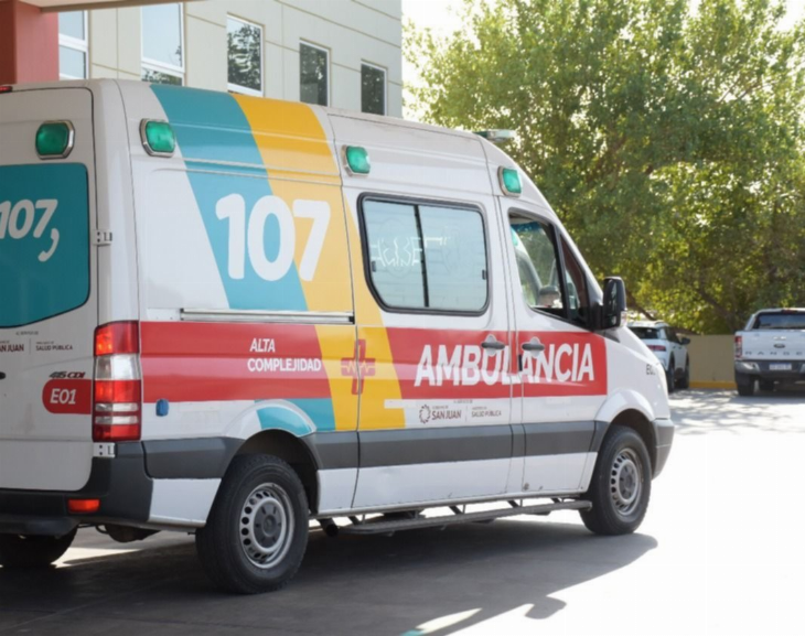 Una nena de 8 años terminó hospitalizada al chocar en moto con su madre