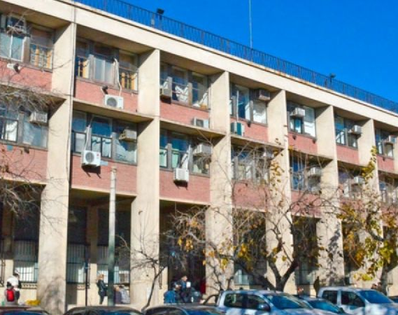 Lo condenaron por atropellarle el perro a su vecina y luego mostrarle el pene