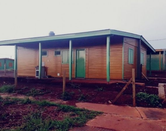 Decidieron que las 25 casas prefabricadas misioneras vayan a Pocito