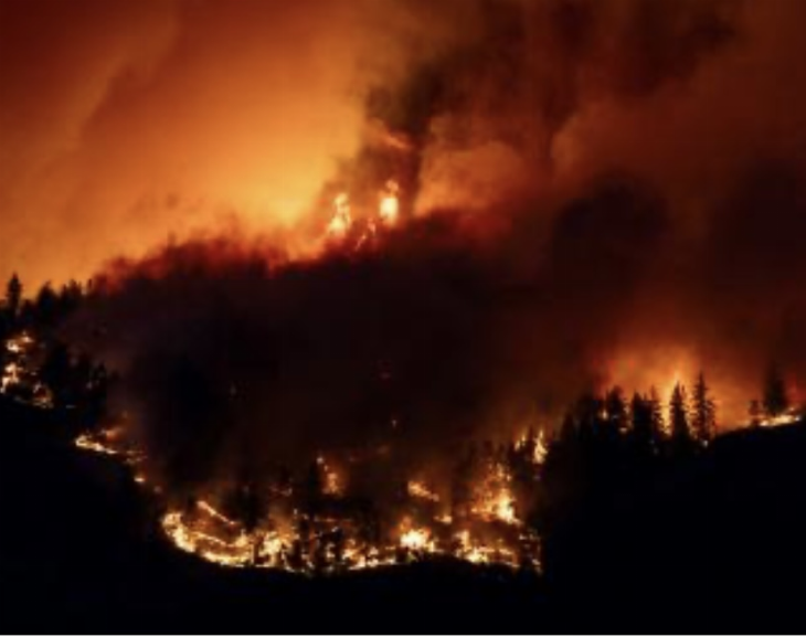 Los incendios en Canadá obligaron a evacuar una ciudad y poner bajo alerta una región