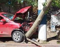 Se desmayó mientras manejaba y chocó en Rivadavia