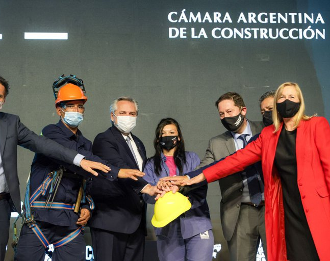 El Presidente pidió dejar atrás "la Argentina de la especulación y los dólares fugados"