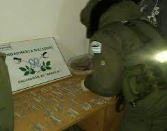 En Calingasta, dieron con un botín de marihuana, plata en efectivo y un lavarropas