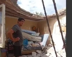 Se cayó el techo de una vivienda en Capital y los vecinos quedaron a la interperie 