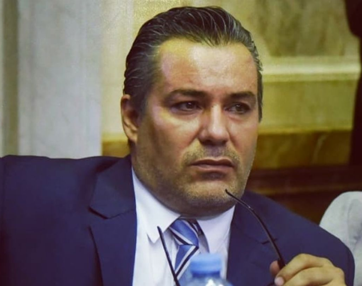 Imputaron a Ameri por besar los pechos de su pareja en una sesión legislativa