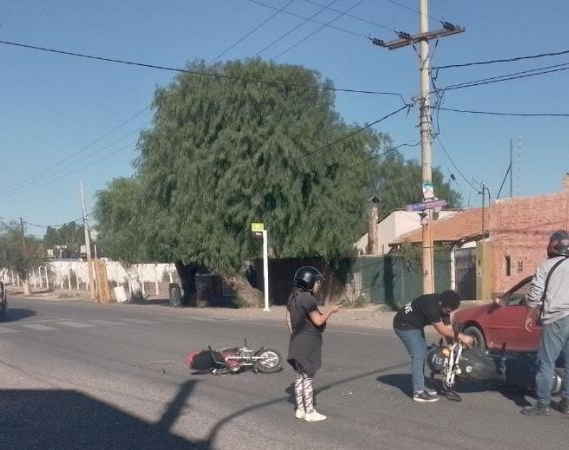 Ecuación de tránsito: moto contra moto es a igual a terrible choque