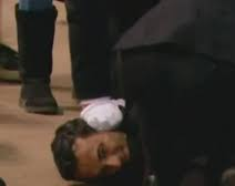 Tensión en Reino Unido: un hombre se arrojó sobre el ataúd de la reina Isabel II