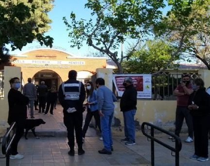¡Arrancó la elección! Demoras en algunas mesas, la primera postal