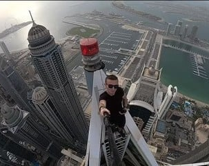 Un escalador urbano murió al caer al vacío en Hong Kong cuando se grababa