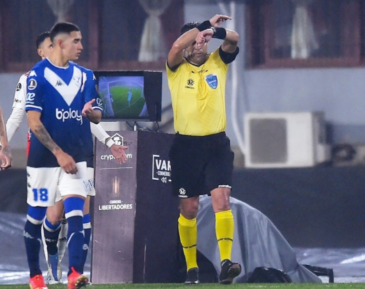 River se reunió con la Conmebol por el VAR y participó Claudio Tapia