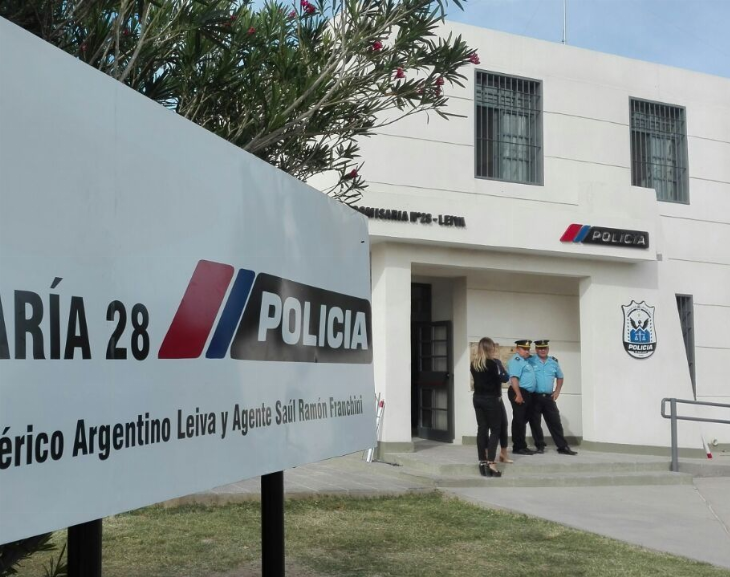 Motochorros asaltaron a una mujer en plena siesta