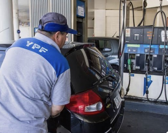YPF volvió a aumentar el precio de los combustibles: cuánto cuesta cargar nafta en San Juan