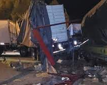 Un camión y un tren chocaron en horas de la madrugada