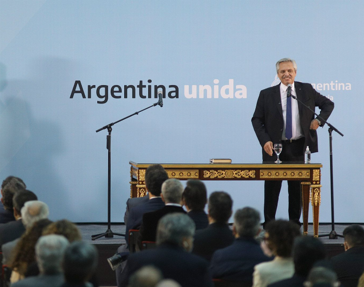 Alberto con sus nuevos ministros: "La solución no está en dividirnos"