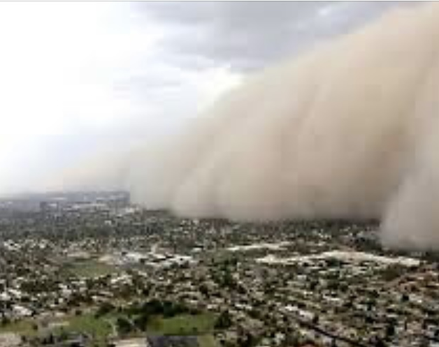 Una impactante tormenta de arena en Egipto cubrió por completo el Canal de Suez