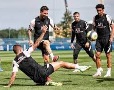 Messi ya compartió un entrenamiento con sus nuevos compañeros en el París Saint Germain