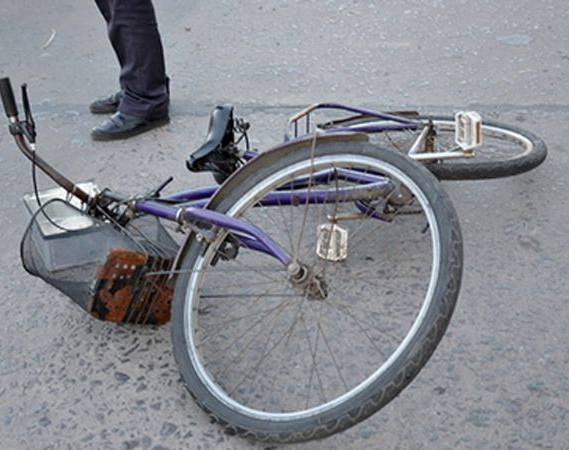 Un adolescente fue atropellado cuando circulaba en bicicleta