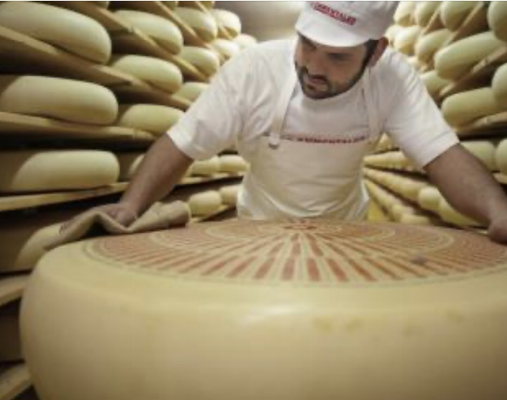 Un hombre murió aplastado por ruedas de queso en el norte de Italia