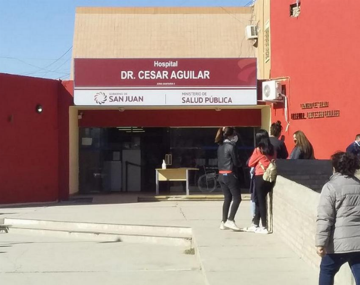 Una pareja volcó cerca de la Difunta Correa y terminaron internados