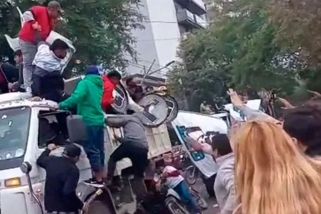 Una nena de 11 años murió aplastada en plena caravana política