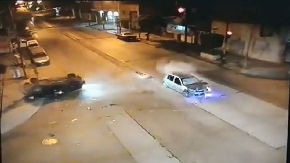Asesino al volante: cruzó un semáforo en rojo a 100 km/h, mató a una joven